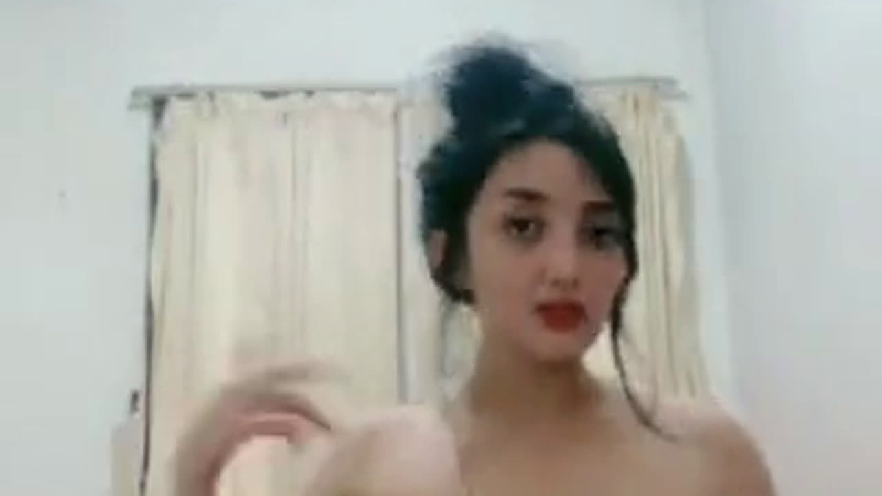 Mami R Buka Baju Toket Mulus